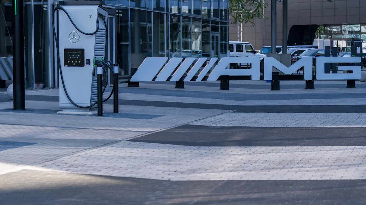 تجربة بلا احتكاك: اتجاهات السيارات الكهربائية الرئيسية لعام 2025