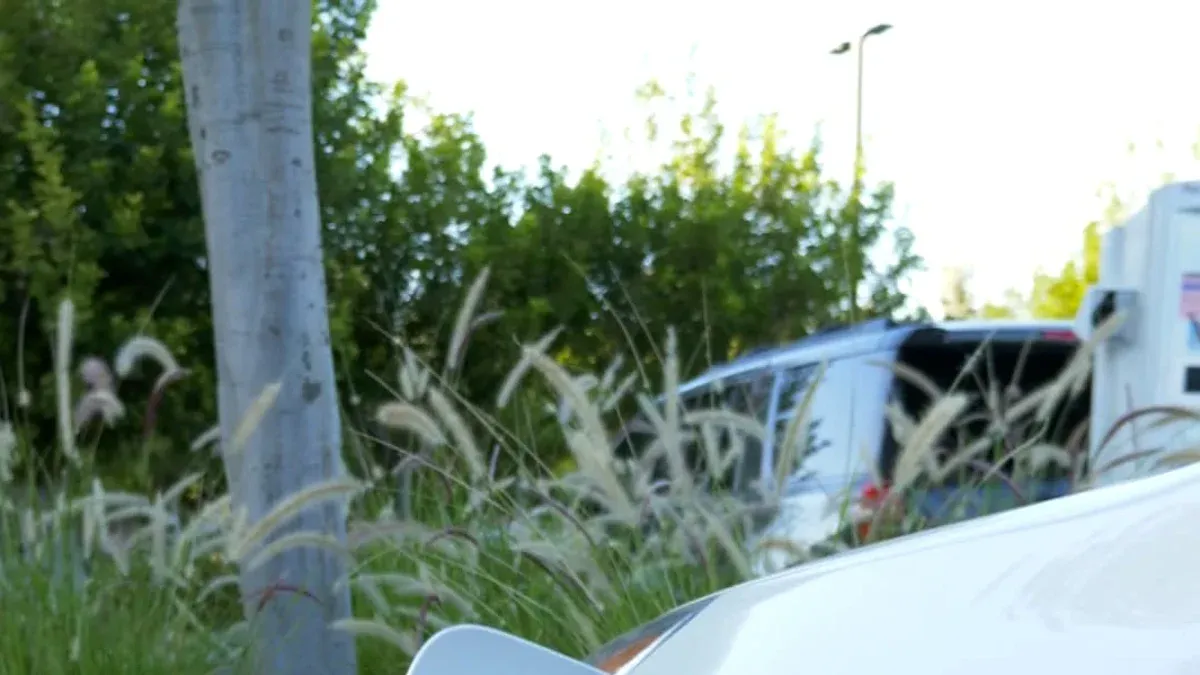 ls it better to trickle charge an EV?