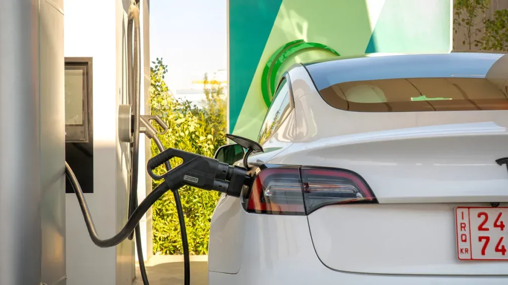 Cargadores Inteligentes vs. Cargadores Simples: ¿Cuál