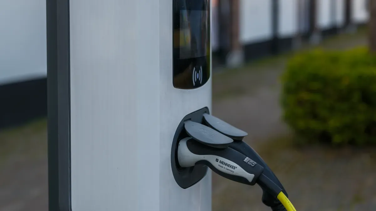 What is the Best Overall EV Charging Solution for New Owners in Peru?