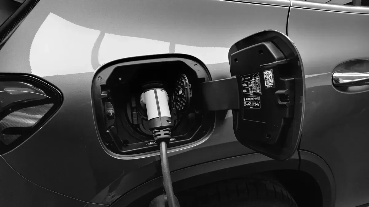Why the Level 1 Charger is Perfect for Plug-in Hybrid Owners in Colombia 3 Comparing Level 1 Chargers and Level 2 Chargers