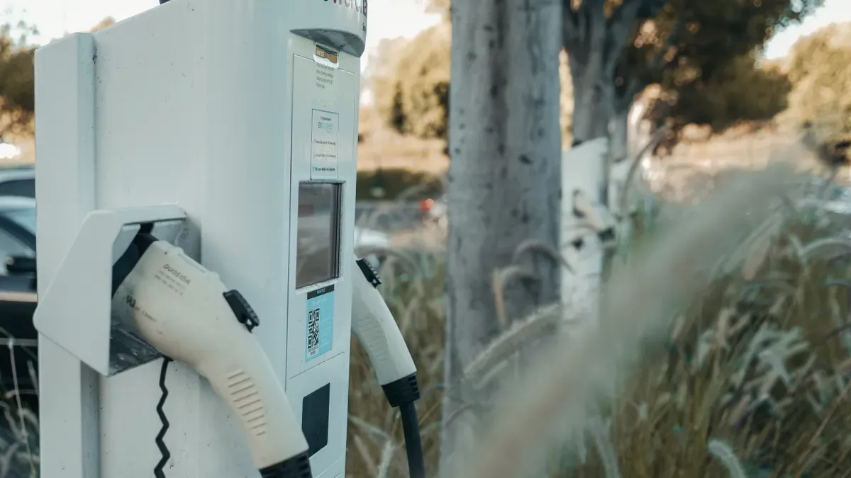 Why Are Some Level 3 Chargers Faster Than Others? An Explanation for Dutch Drivers 4 Real-World Factors Affecting Level 3 Charging