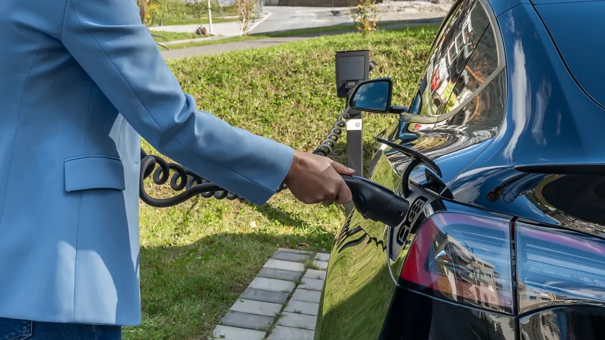 Which is better, EV or hybrid?