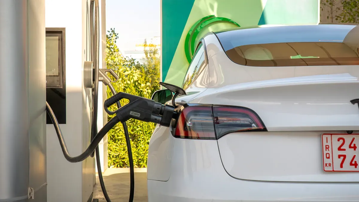 A Guide to Public Charging Etiquette at Busy Level 3 Stations in Brazil 2 Using the Charging Bay Correctly