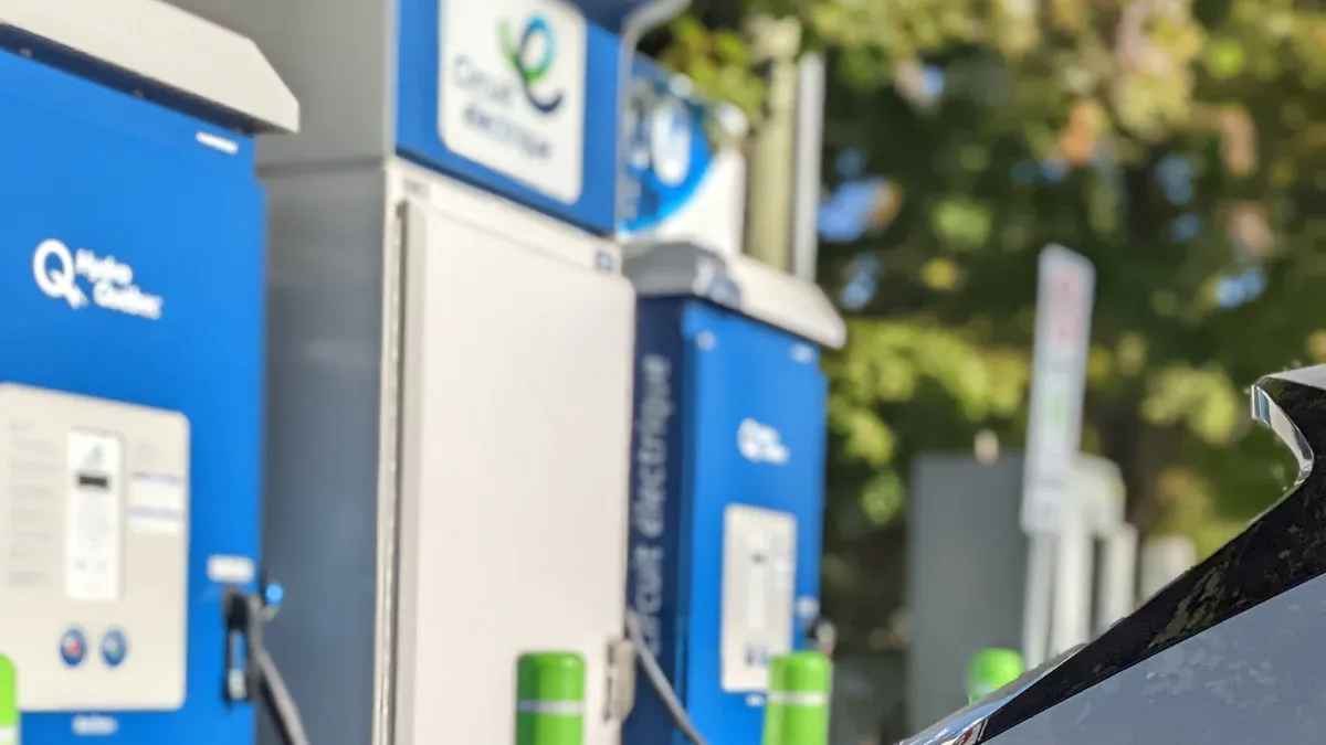 A Guide for Fleet Operators in Chile: The Economics of a Private Commercial Charging Hub 2 Total Cost of Ownership for a Private Charging Hub